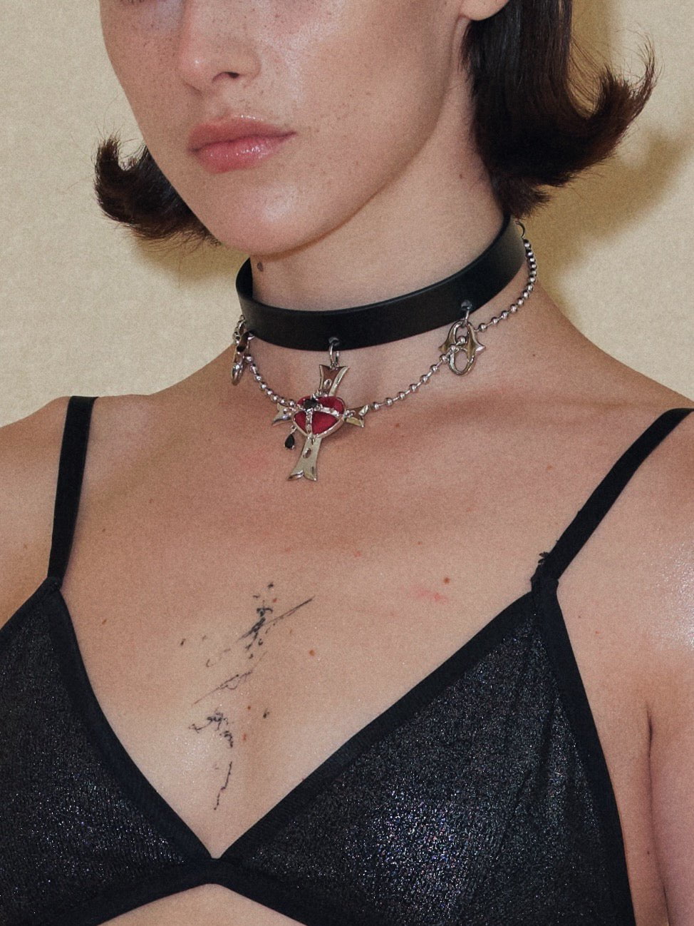 PROD 2024 Pre-spring One Size / Red Heart / In-stock Punk Velvet Red Heart Faux Leather dainty Choker