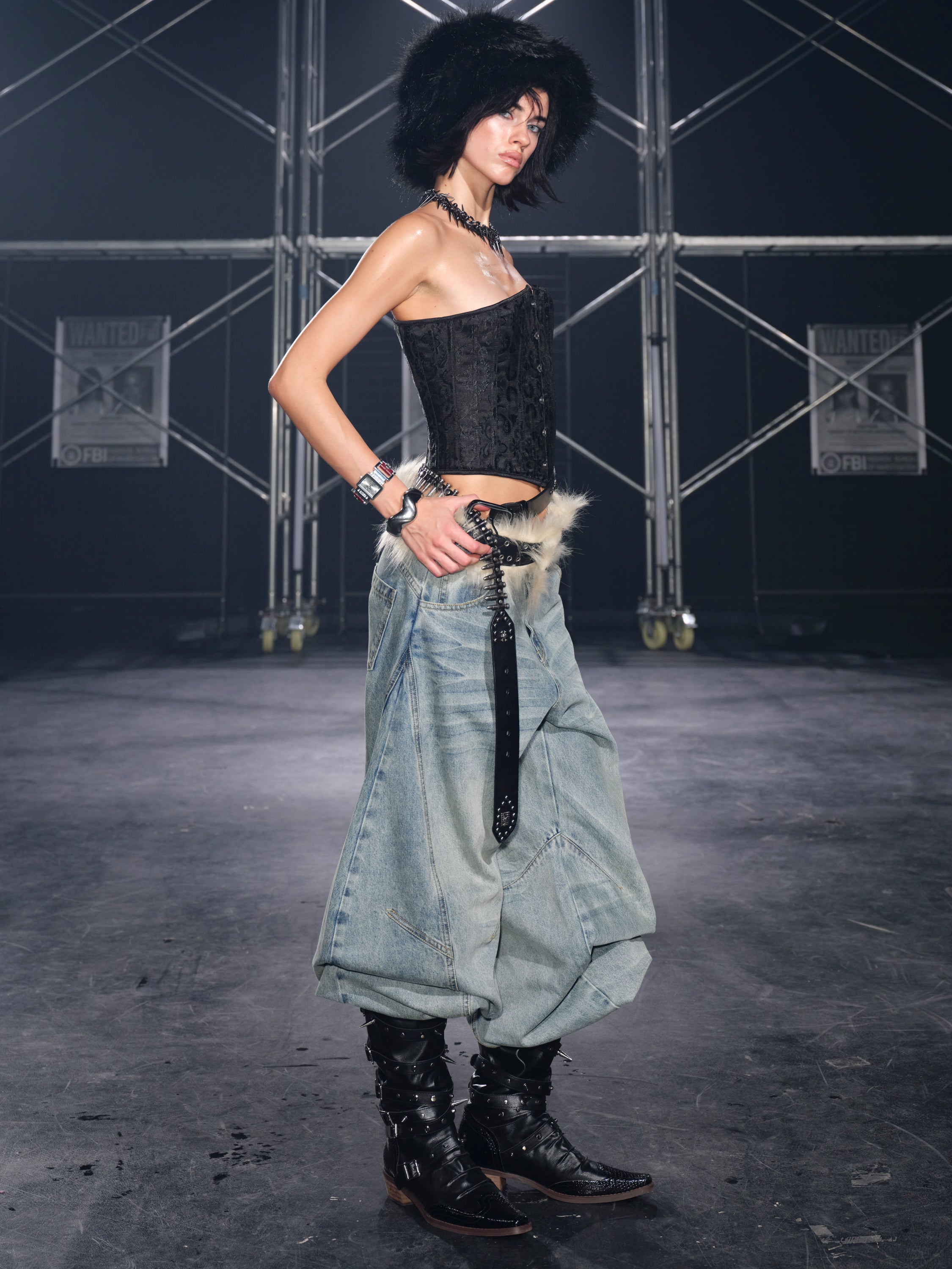 Structured Light Wash Baggy Jeans