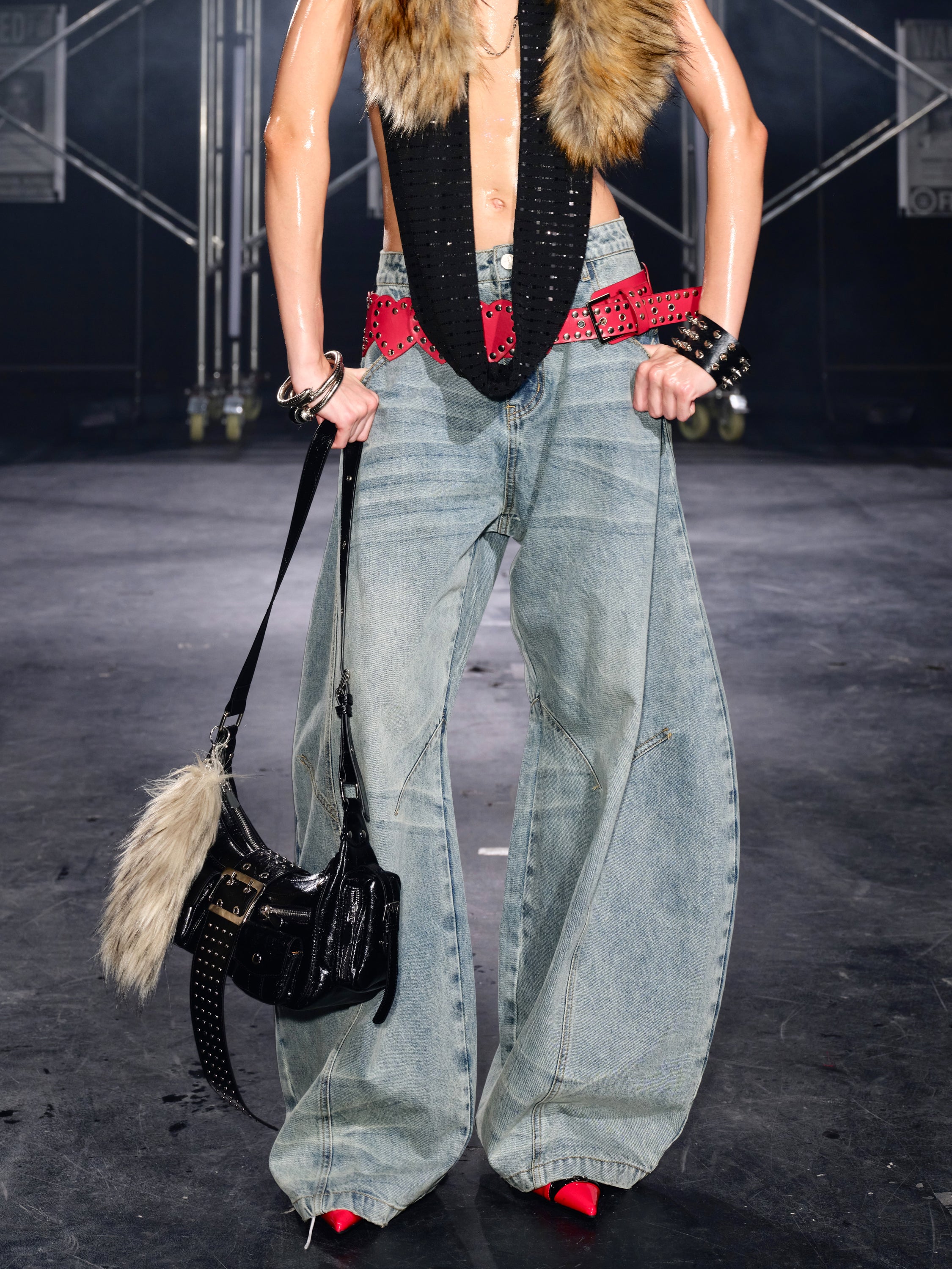 Structured Light Wash Baggy Jeans