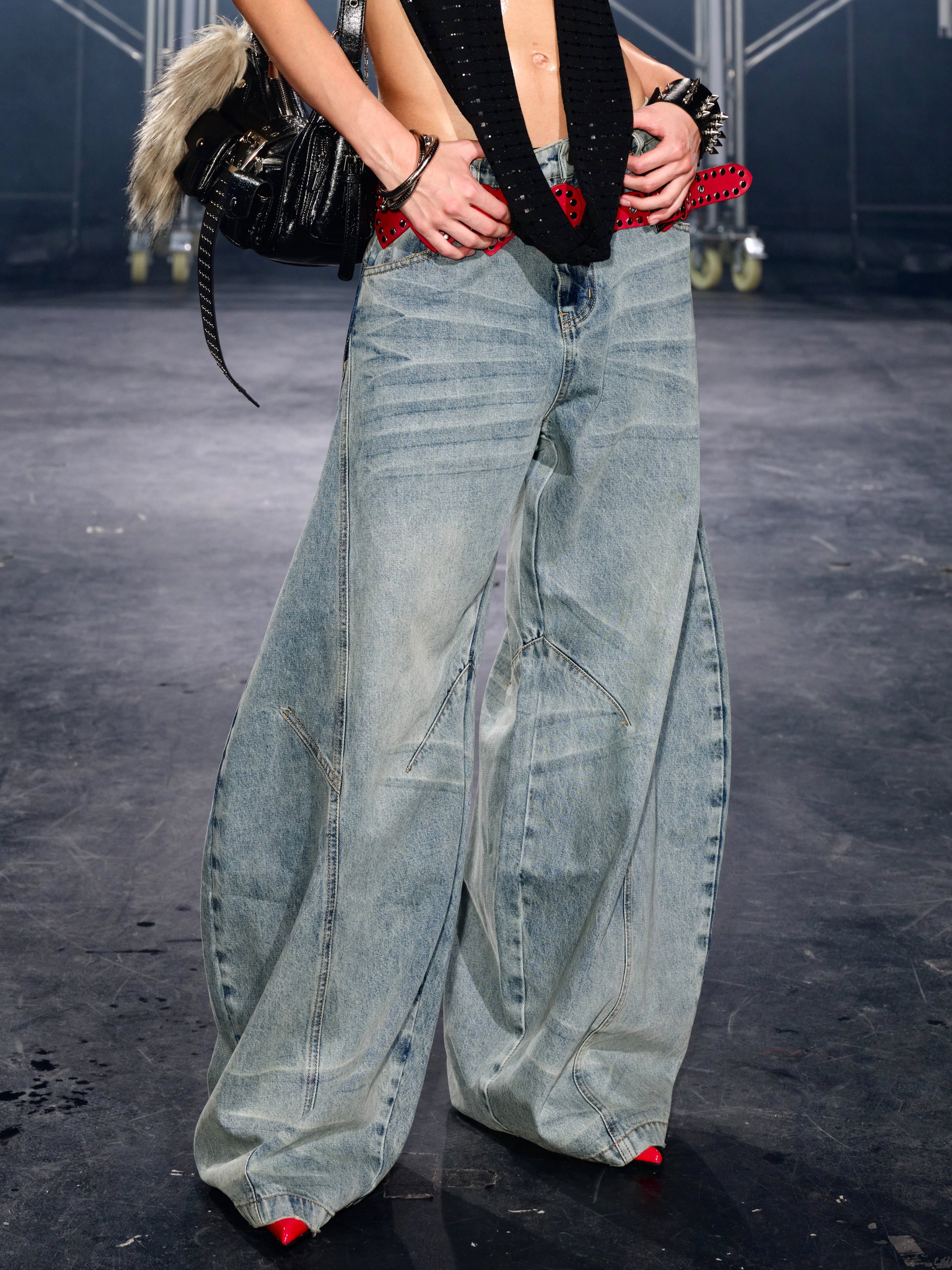 Structured Light Wash Baggy Jeans
