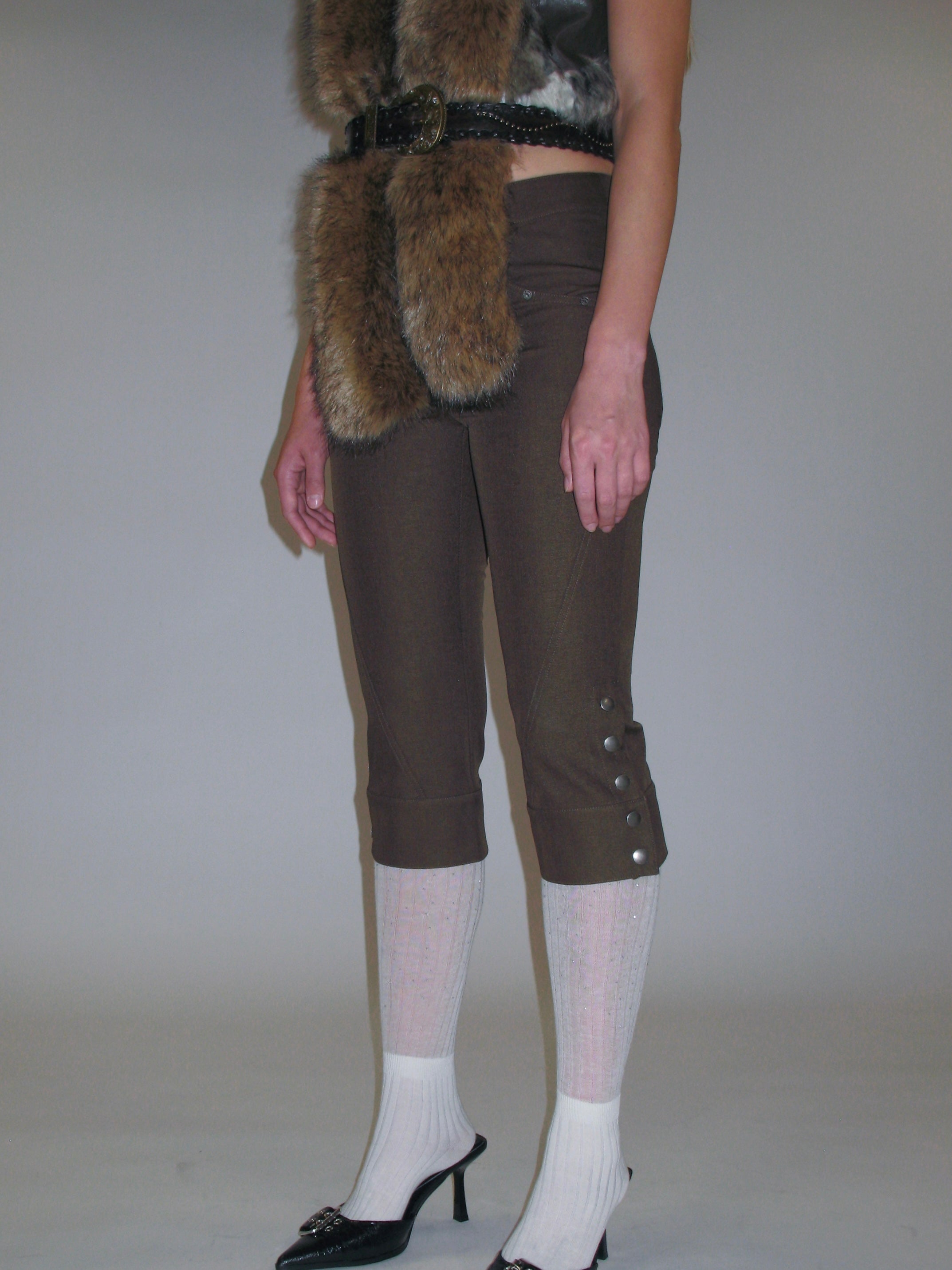 Side Button Capri Pants/ Brown