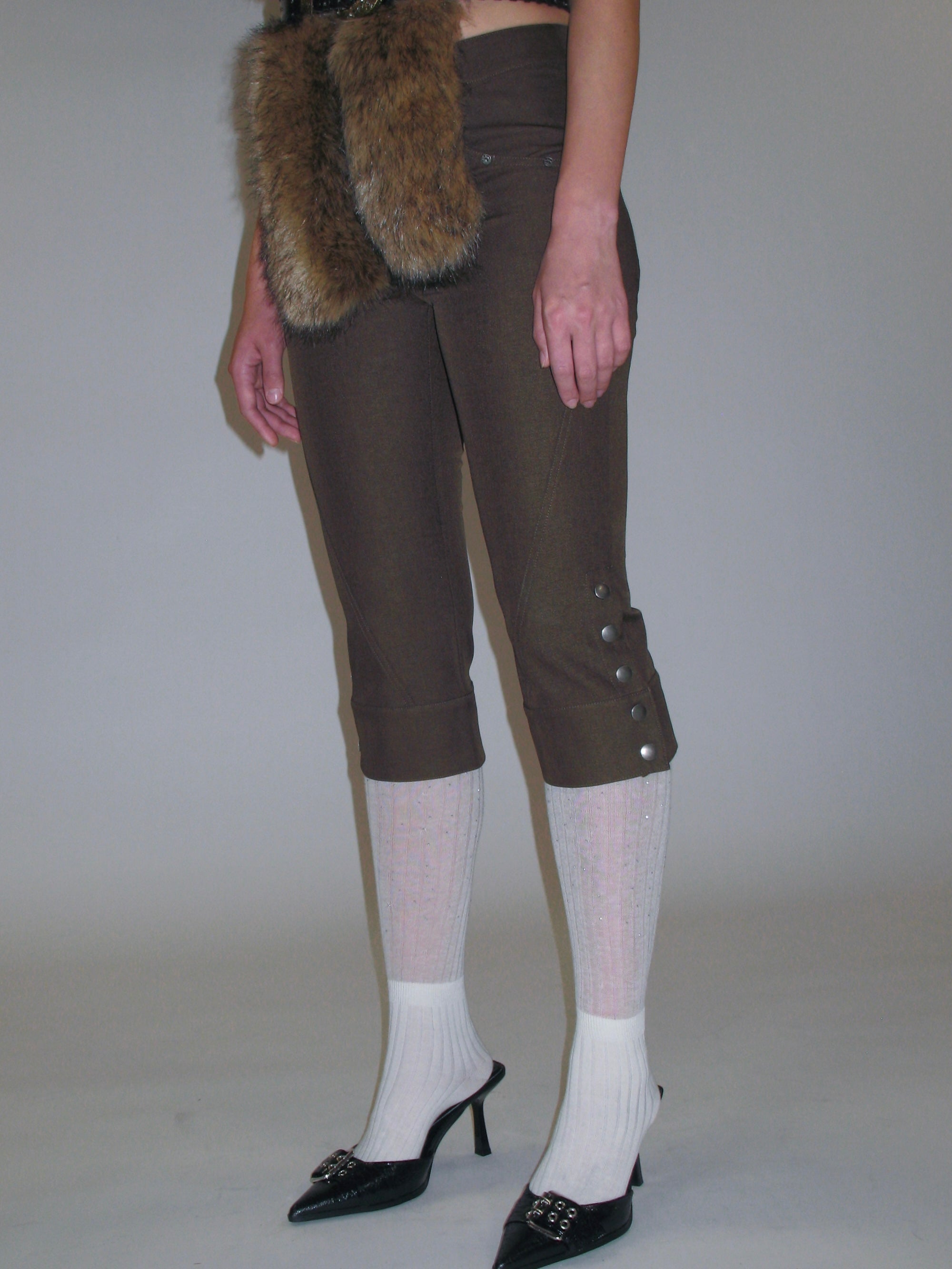 Side Button Capri Pants/ Brown