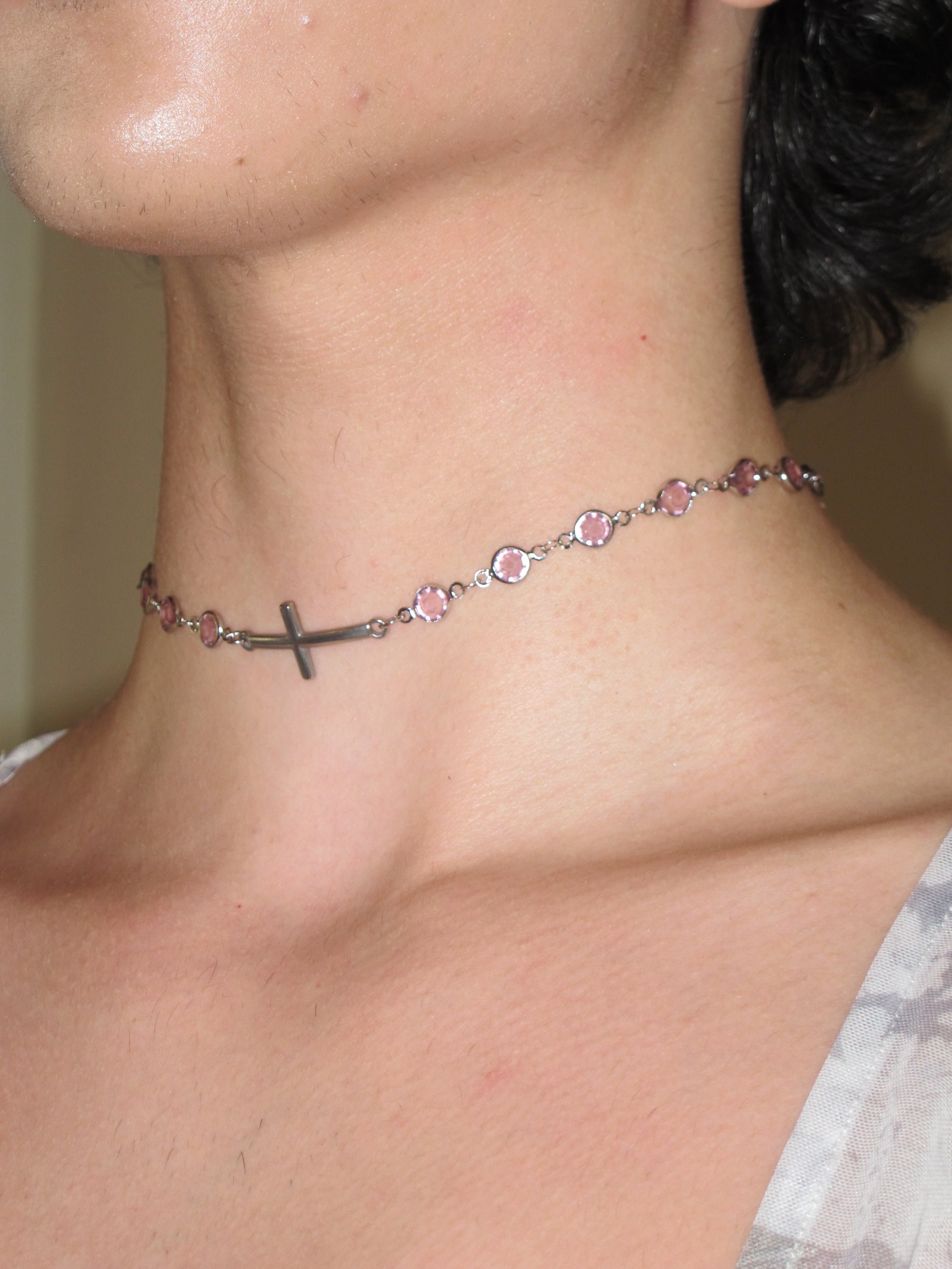 Astra Sideways Cross Choker /Pink