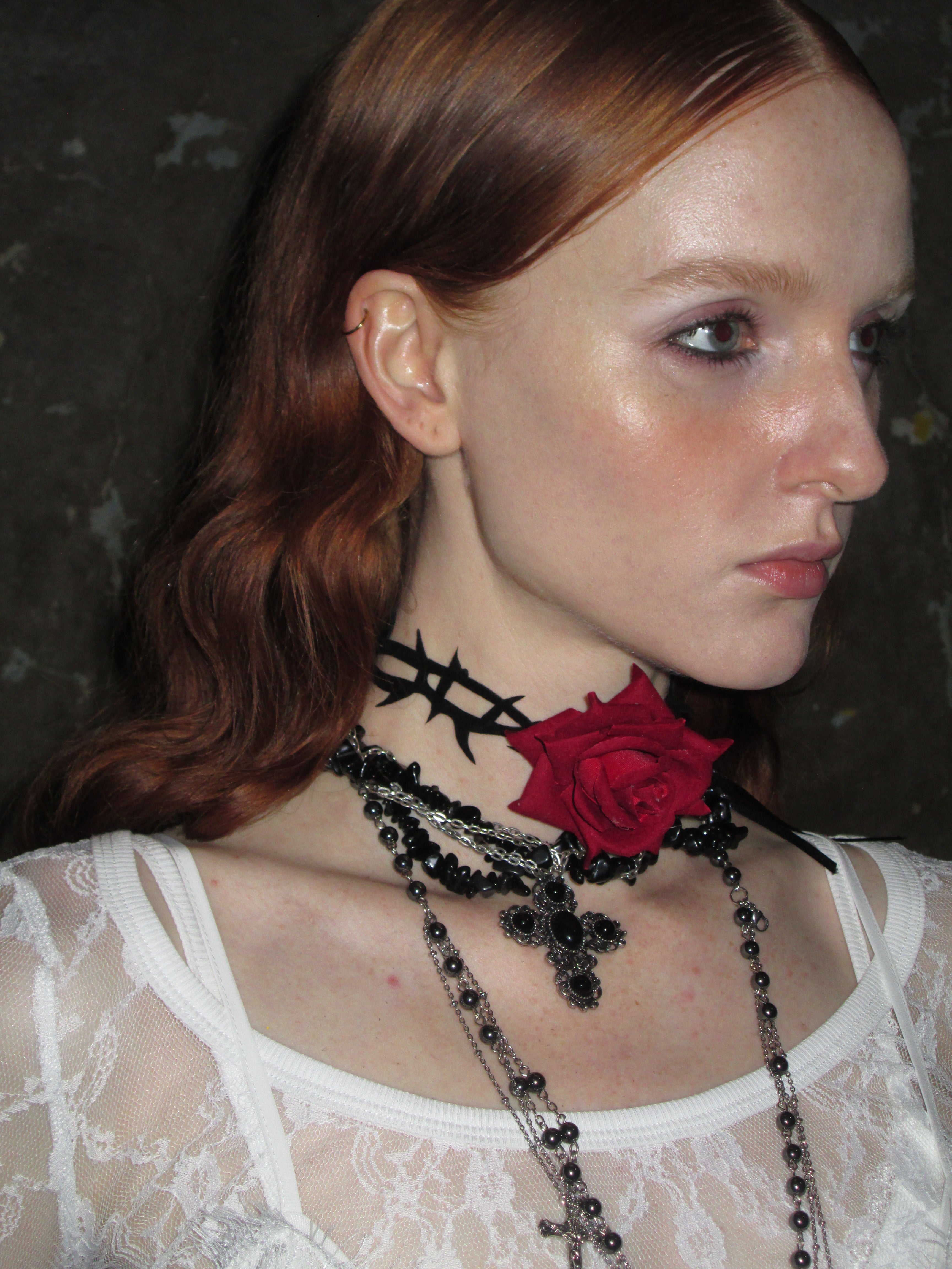  In-stock Red Rose Choker