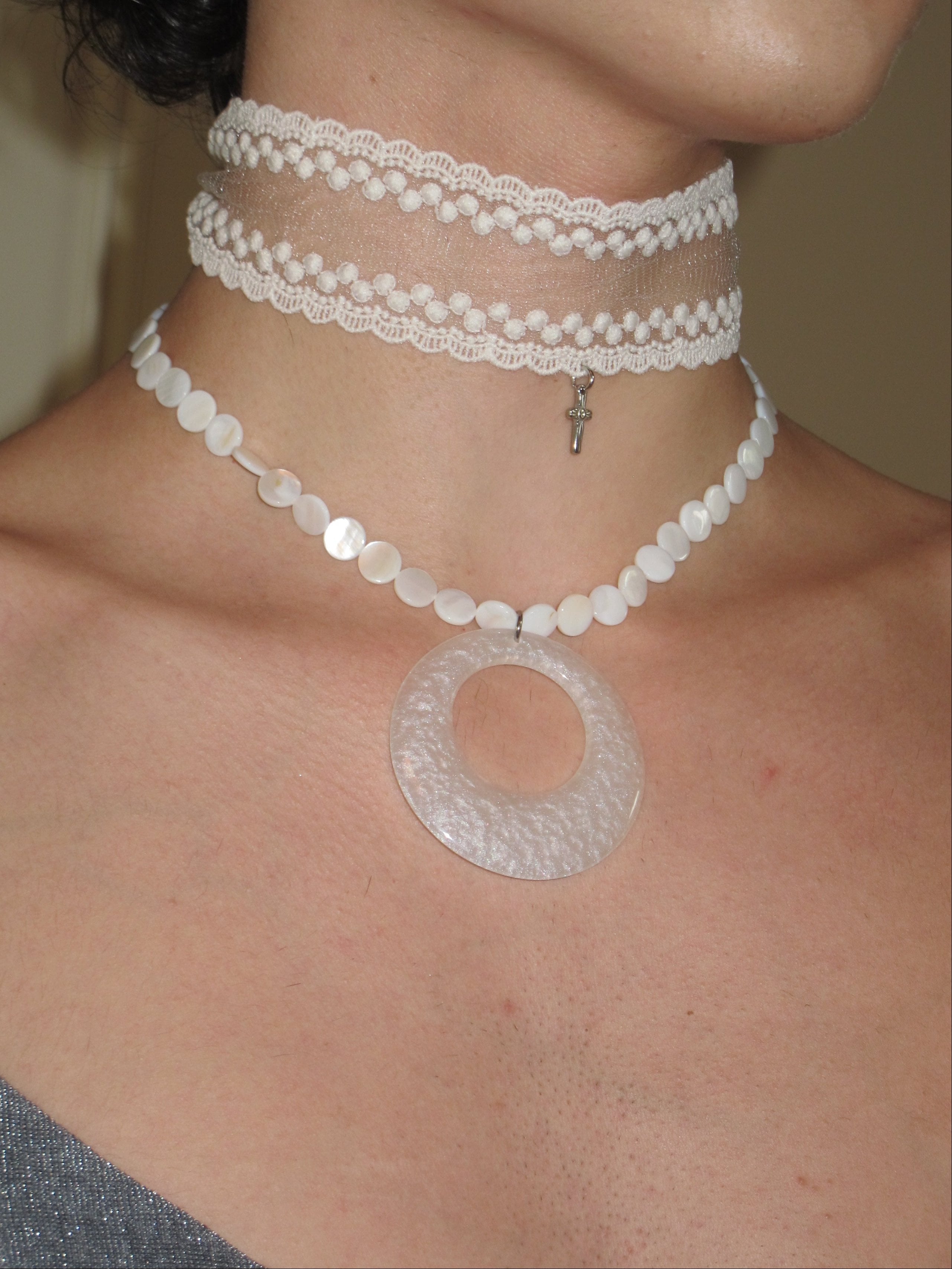 PROD 2PC Set Halo Lace & Circle Necklace Set /White