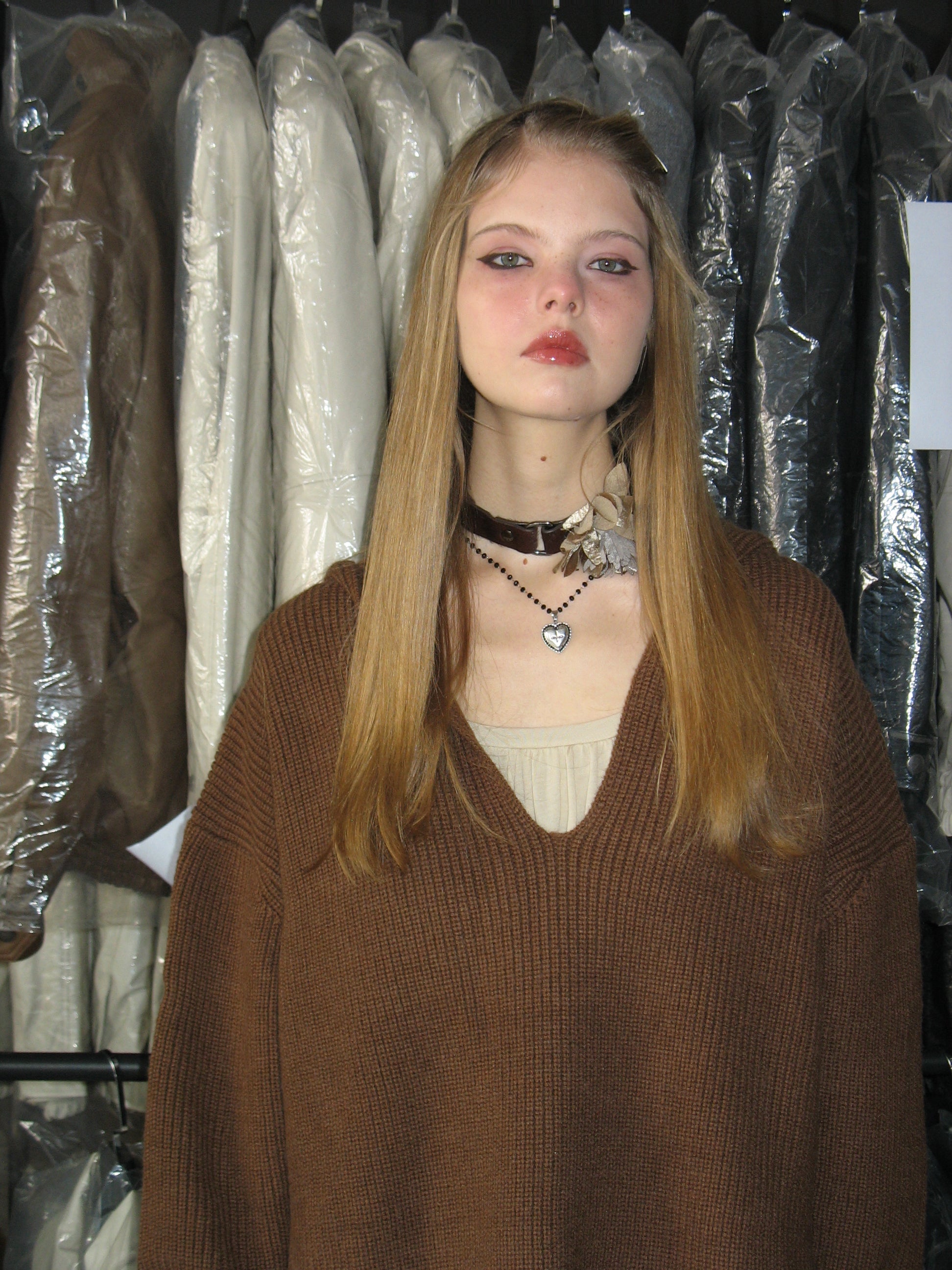 PROD Bldg 2023 winter 2 Gray Hooded V-Neck Sweater