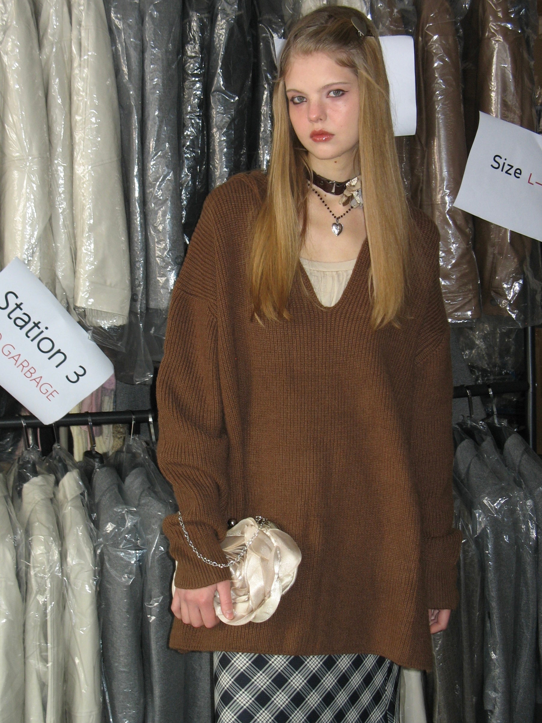 PROD Bldg 2023 winter 2 S / Brown Brown Hooded V-Neck Sweater