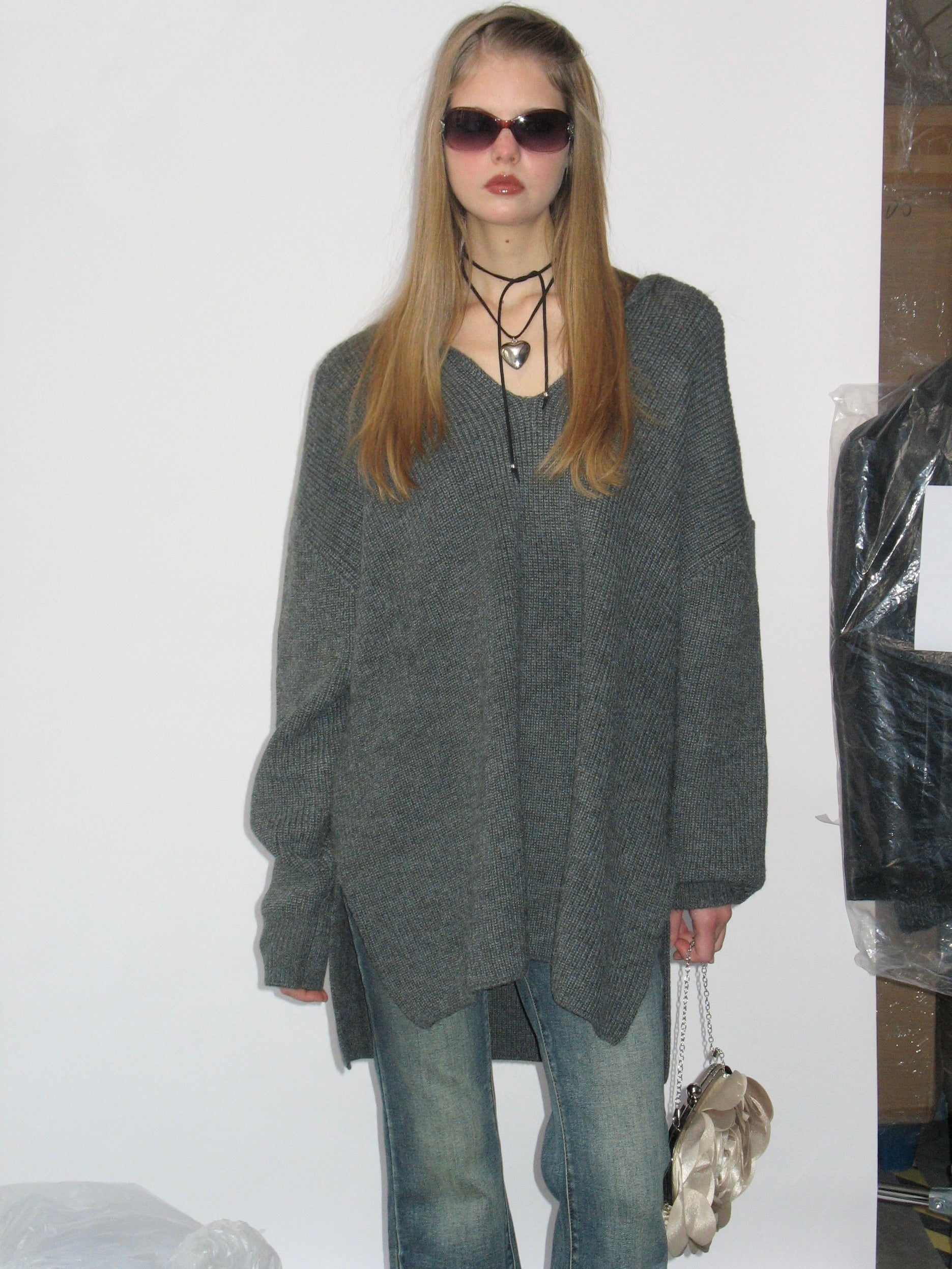 PROD Bldg 2023 winter 2 S / Gray Brown Hooded V-Neck Sweater