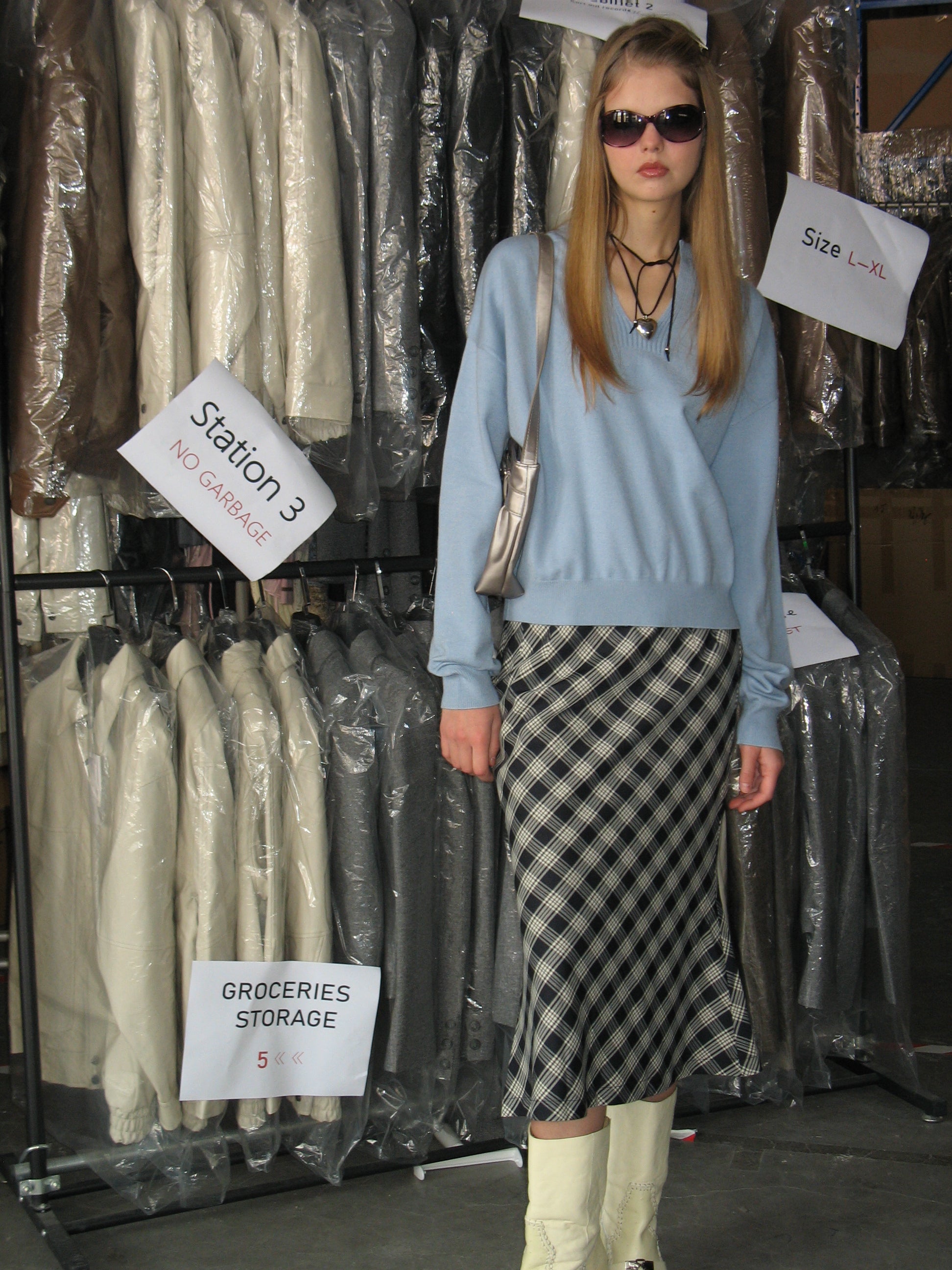 PROD Bldg 2023 winter 2 V-neck Sweater