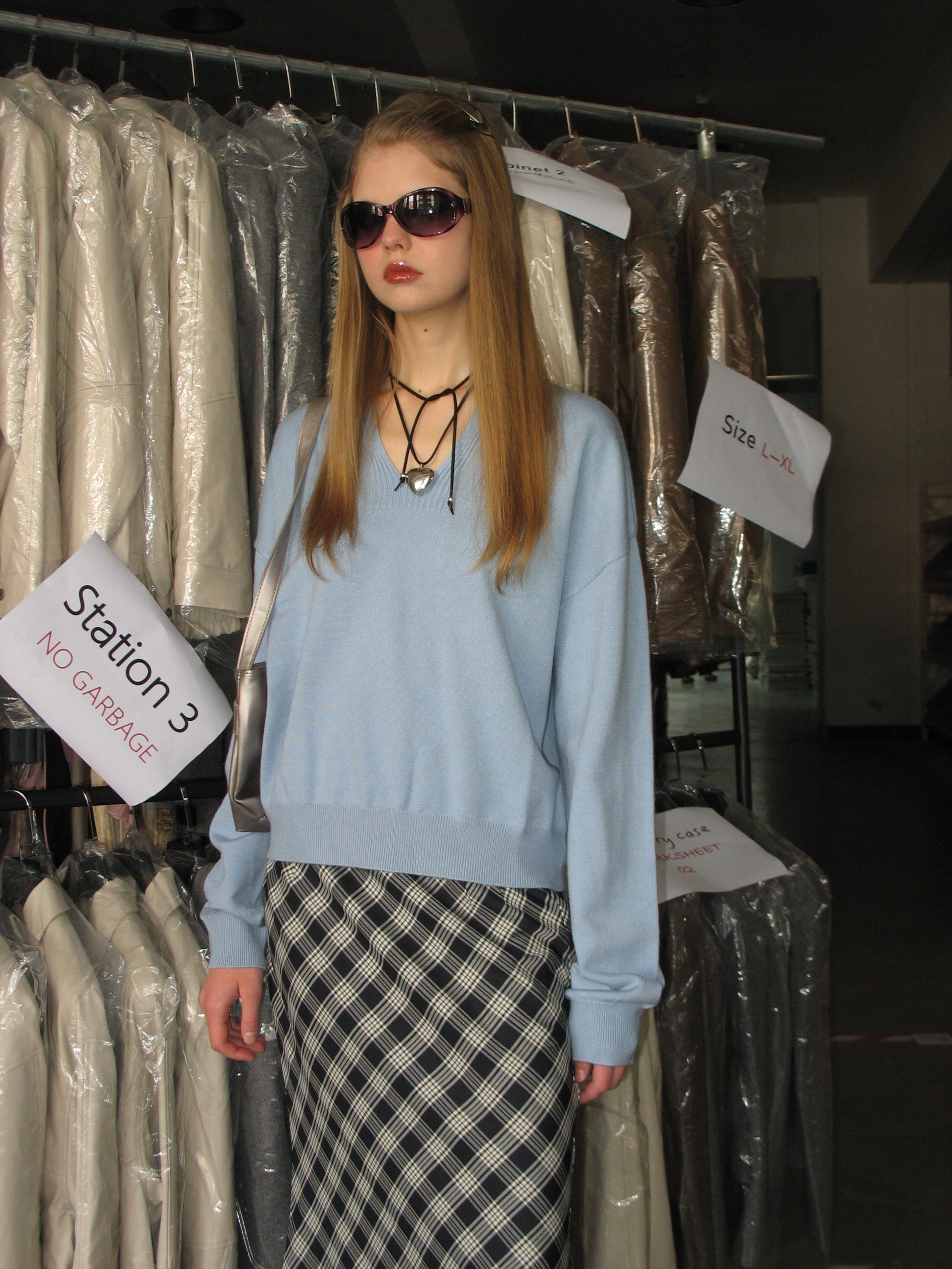 PROD Bldg 2023 winter 2 V-neck Sweater