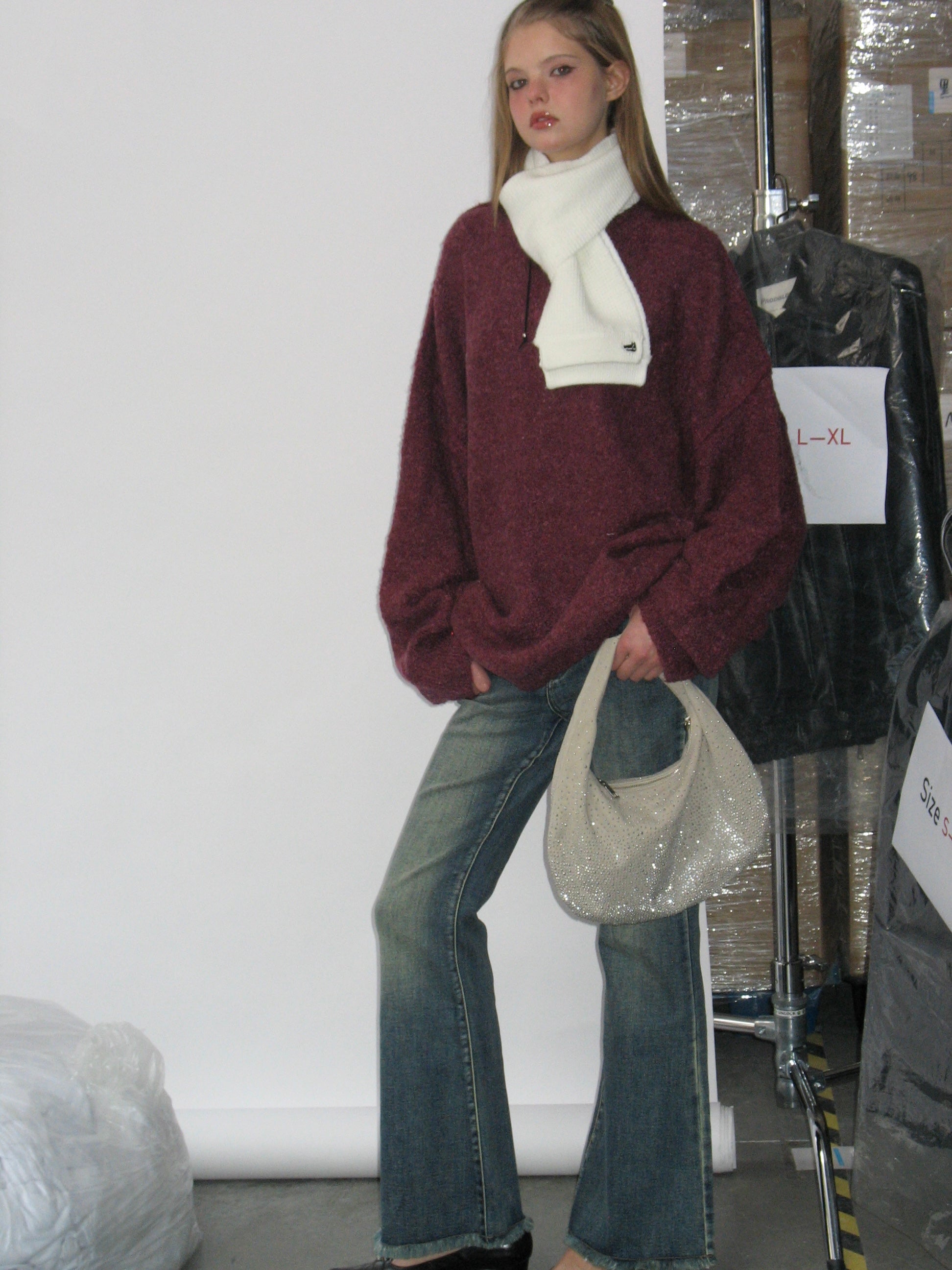 PROD Bldg 2023 winter 2 White Knit Scarf