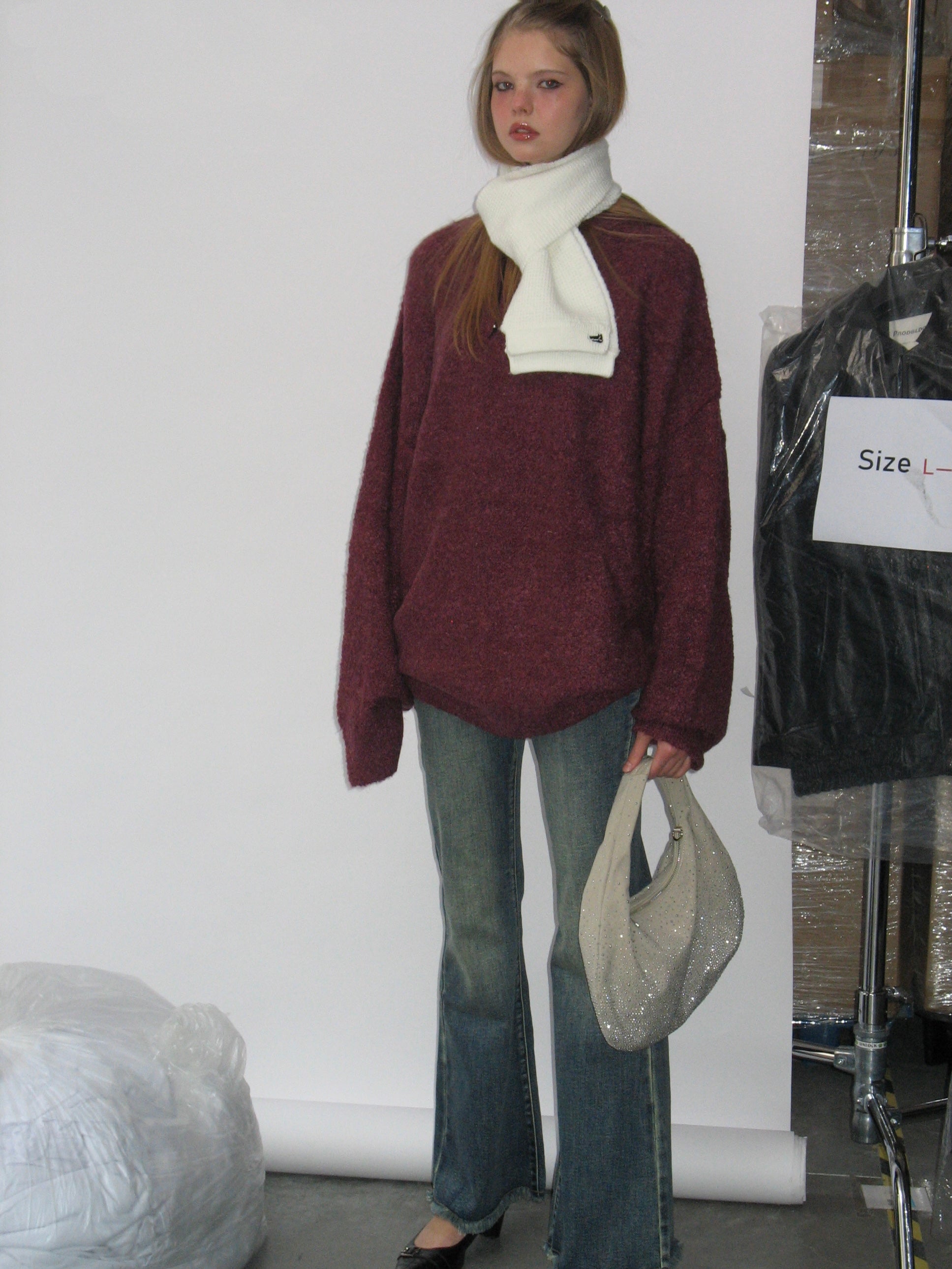 PROD Bldg 2023 winter 2 White Knit Scarf