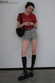 PROD PROD LAB T-SHIRTS Lighting Graphic Basic Short Sleeve T-Shirt / Red